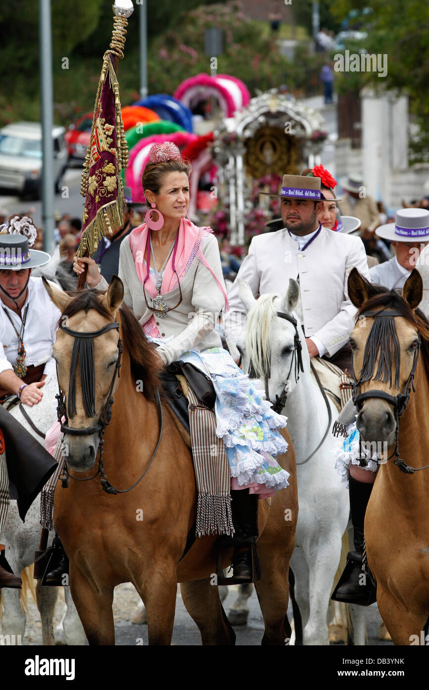 Katholische Pilger auf dem Pferderücken machen die Wallfahrt nach El Rocio aus Jerez in Andalusien, Spanien Stockfoto
