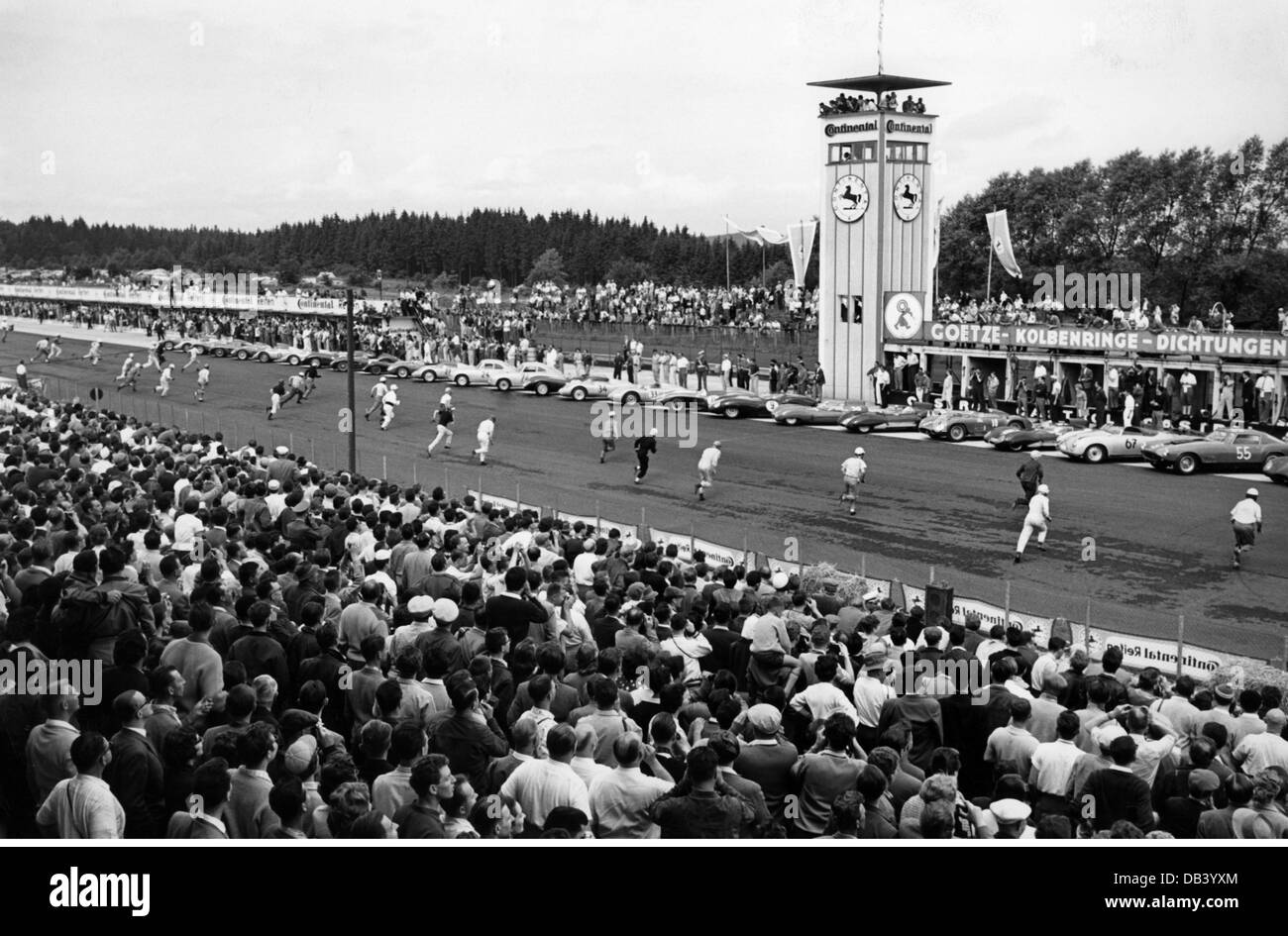 Sport, Autorennen, nach dem Startschuss, die Fahrer laufen zu ihren Autos, 1962, Zusatzrechte-Abfertigung-nicht verfügbar Stockfoto