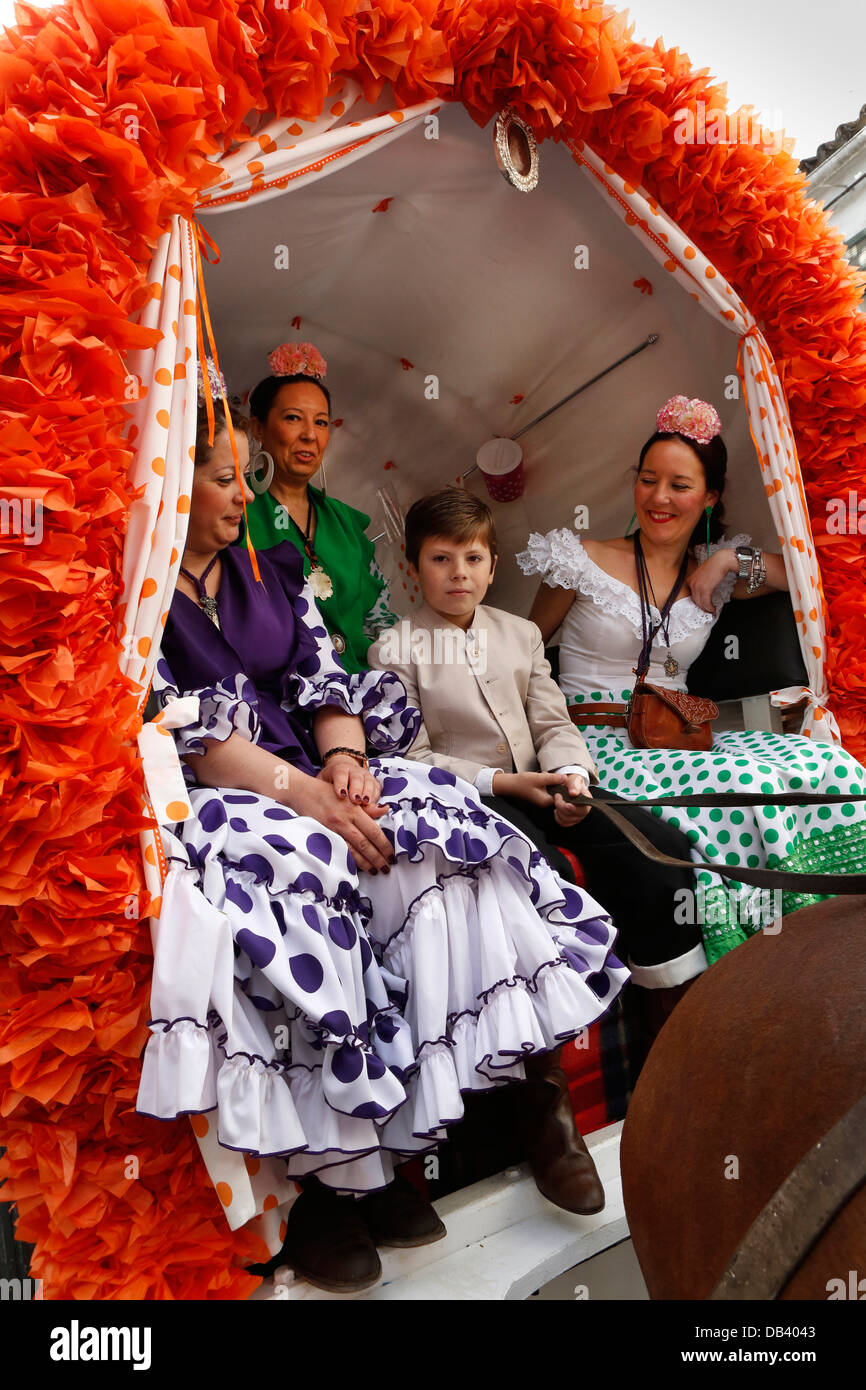 Traditionellen andalusischen Pferdekutsche machen die katholische Wallfahrt von Jerez nach El Rocio in Südspanien Stockfoto