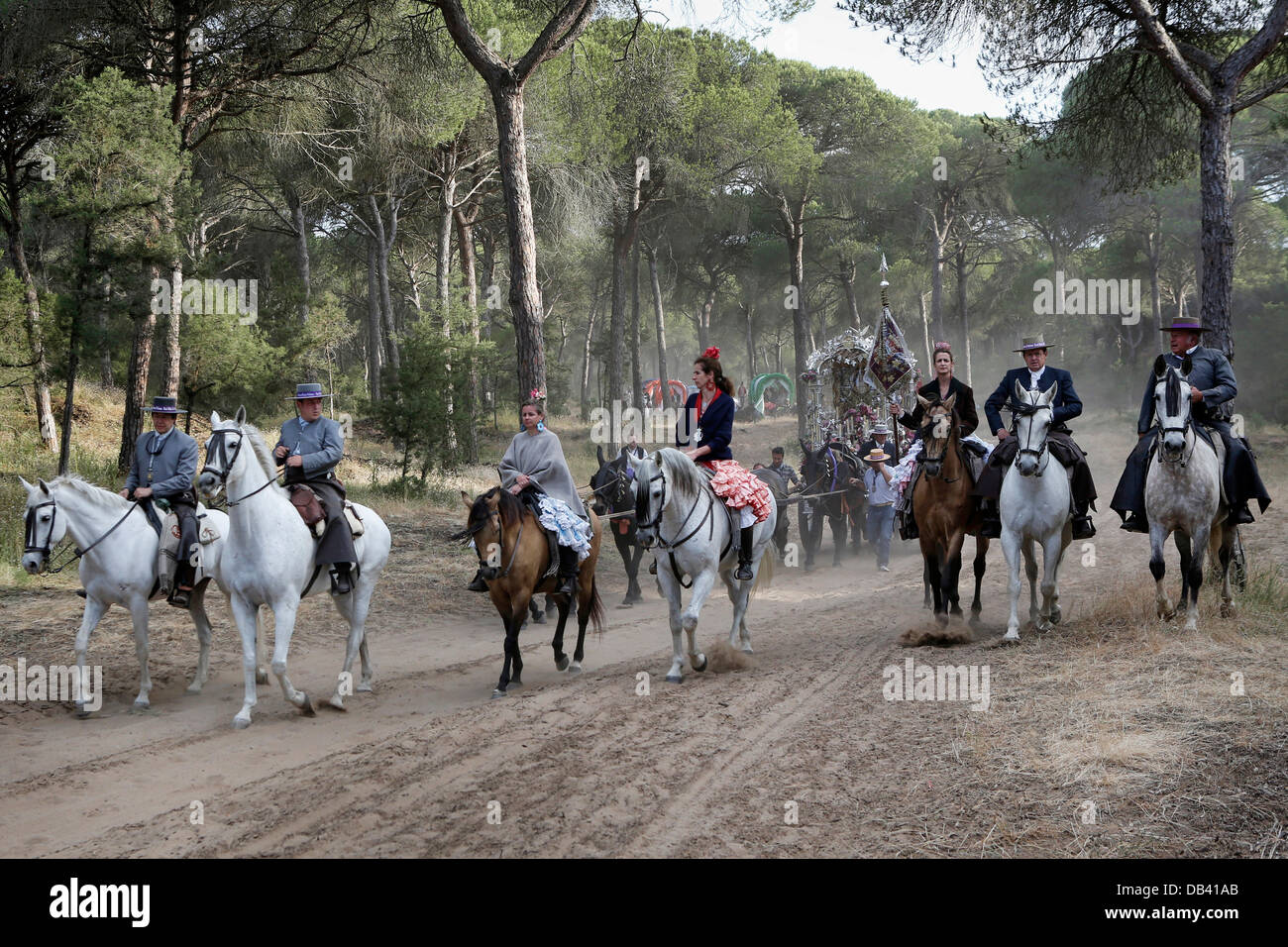 Katholische Pilger machen die jährliche Wallfahrt nach El Rocio durch den Donana Nationalpark in Spanien Stockfoto