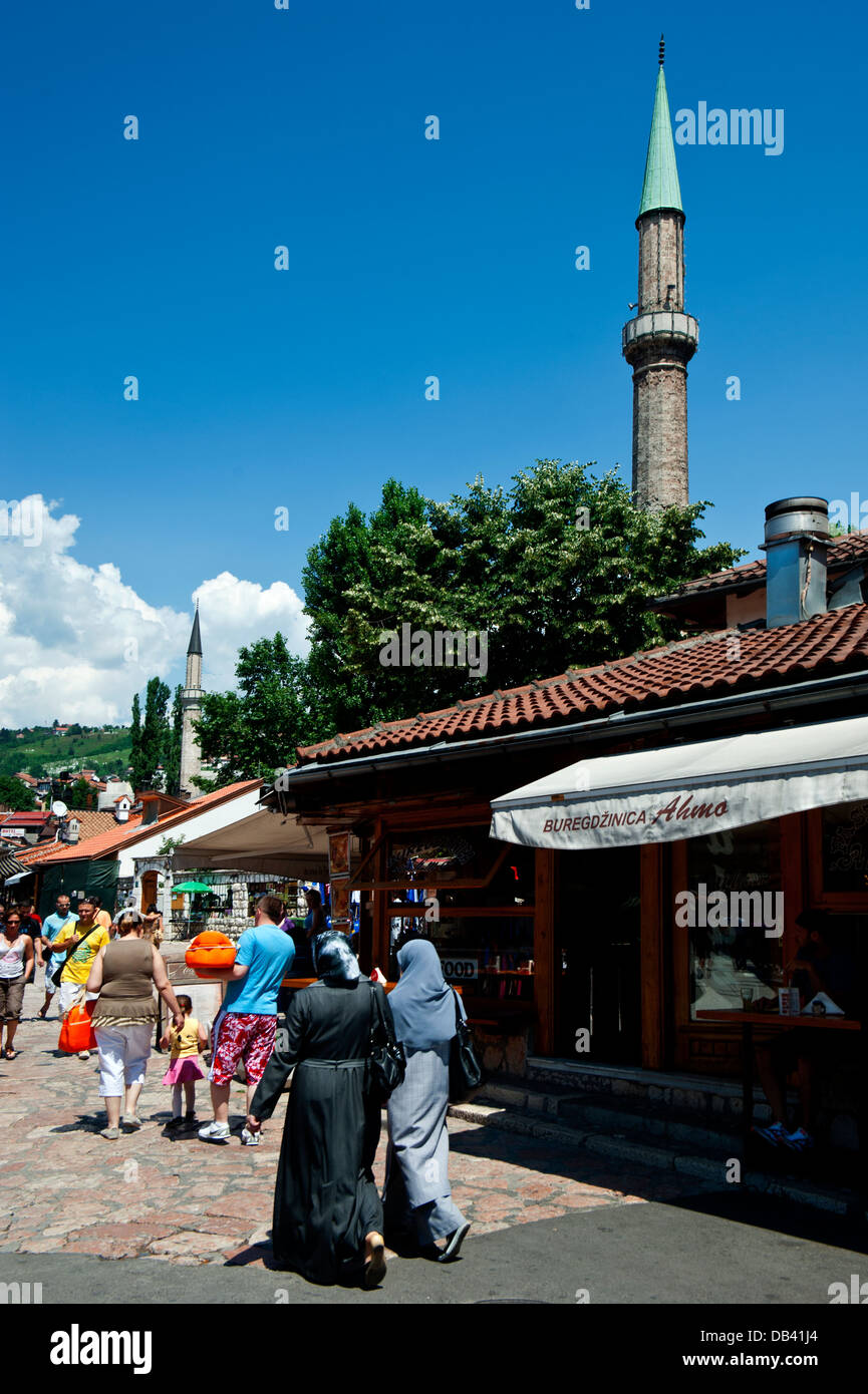 Muslimische Frauen auf Bascarsija Basar, Sarajevo.Bosnia - Herzegowina. Balkan. Europa. Stockfoto