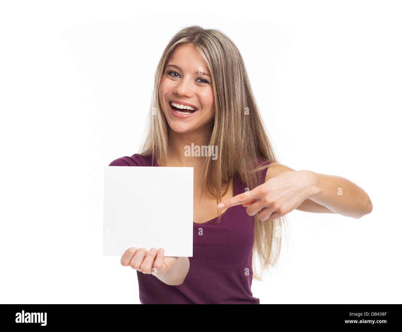 Junge Frau mit einem weißen Schild, isoliert auf weiss Stockfoto