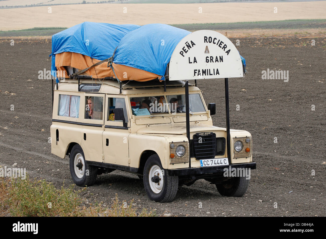 Landrover machen die jährliche Wallfahrt nach El Rocio in Südspanien Stockfoto