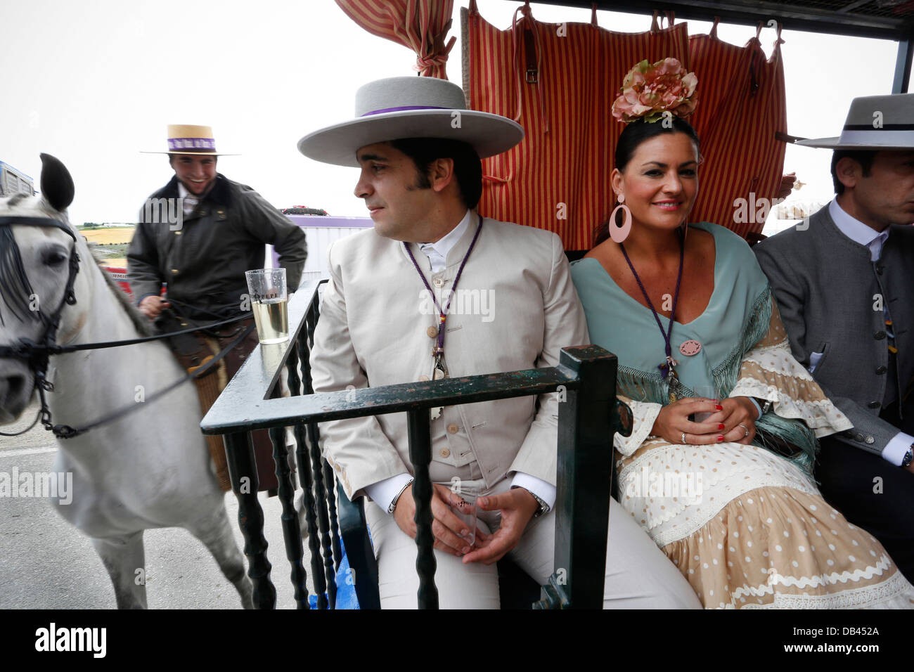 Spanische katholische Pilger Reisen in eine Caraven und die jährliche Wallfahrt nach El Rocio in Andalusien, Südspanien Stockfoto