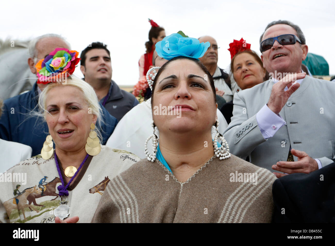 Katholische Pilger Reisen nach El Rocio aus Jerez singen Lieder der Verehrung der Jungfrau Maria Stockfoto