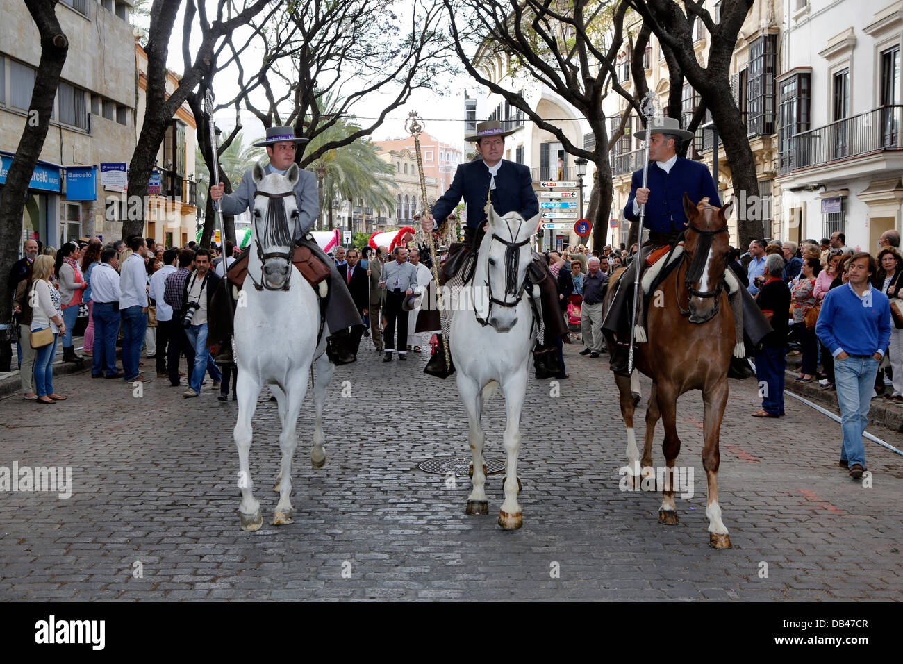 Reiter, so dass die jährlichen katholischen Wallfahrt durch die Straßen von Jerez nach El Rocio in Huelva, Spanien Stockfoto