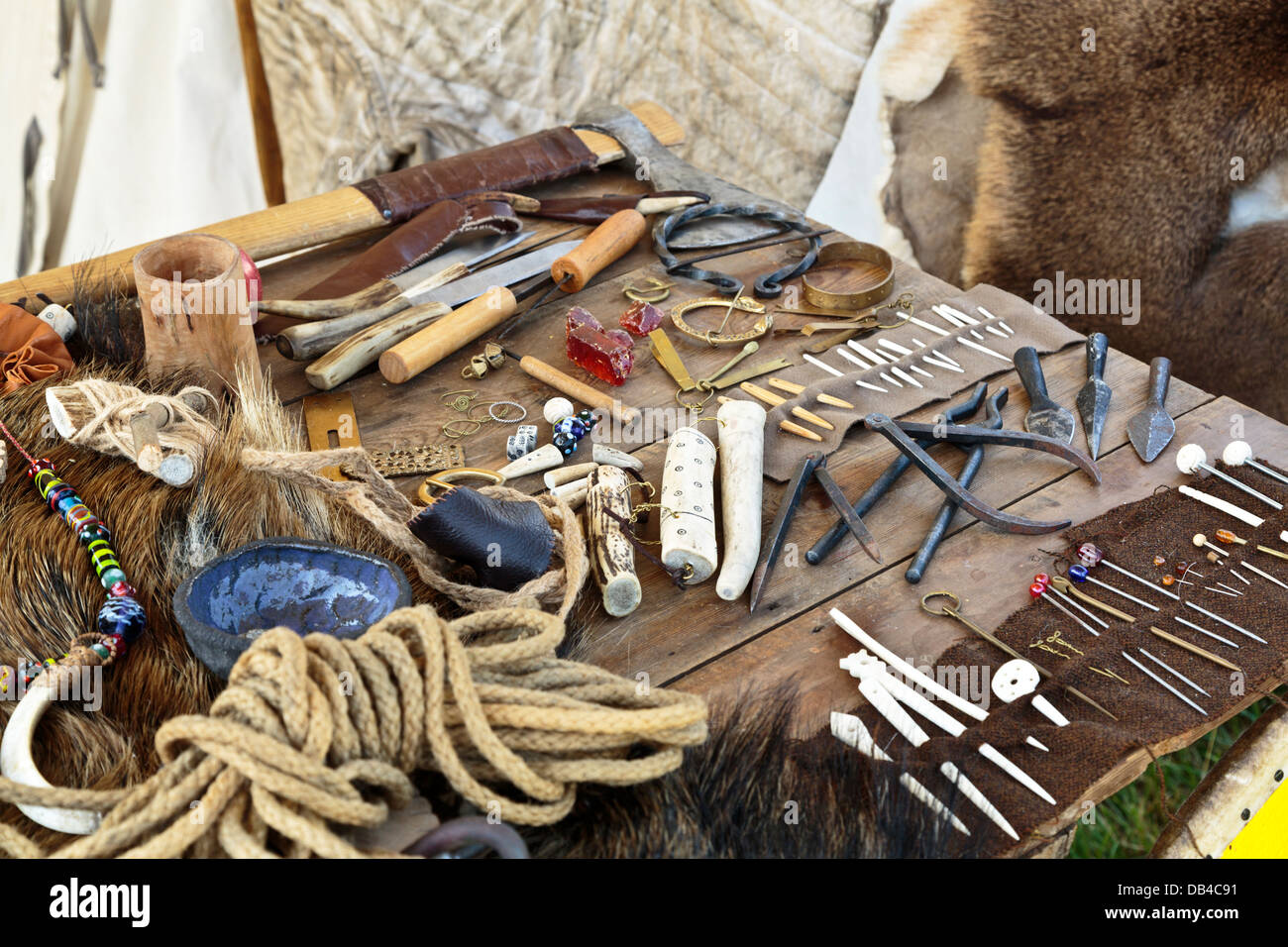 Viking Händler Artikel zum Verkauf an Flag Fen archäologischen Park, Peterborough, England Stockfoto