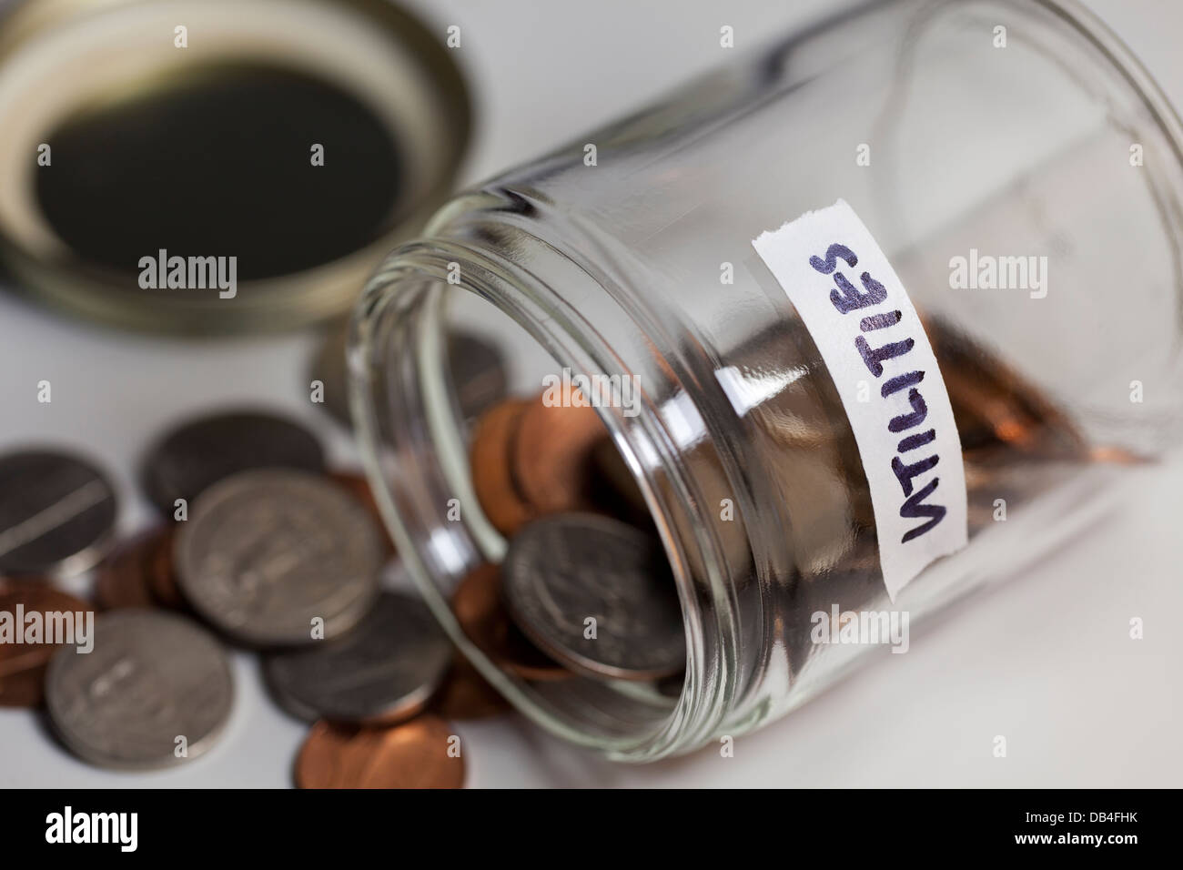 Verschüttete Glas gespeichert für Dienstprogramme - USA Münzen Stockfoto