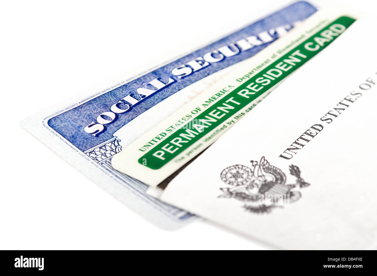 Vereinigte Staaten von Amerika sozial- und Greencard auf weißem Hintergrund. Einwanderung-Konzept. Stockfoto Vereinigte Staaten von Amerika sozial- und Greencard auf weißem Hintergrund. Einwanderung-Konzept. Stockfoto