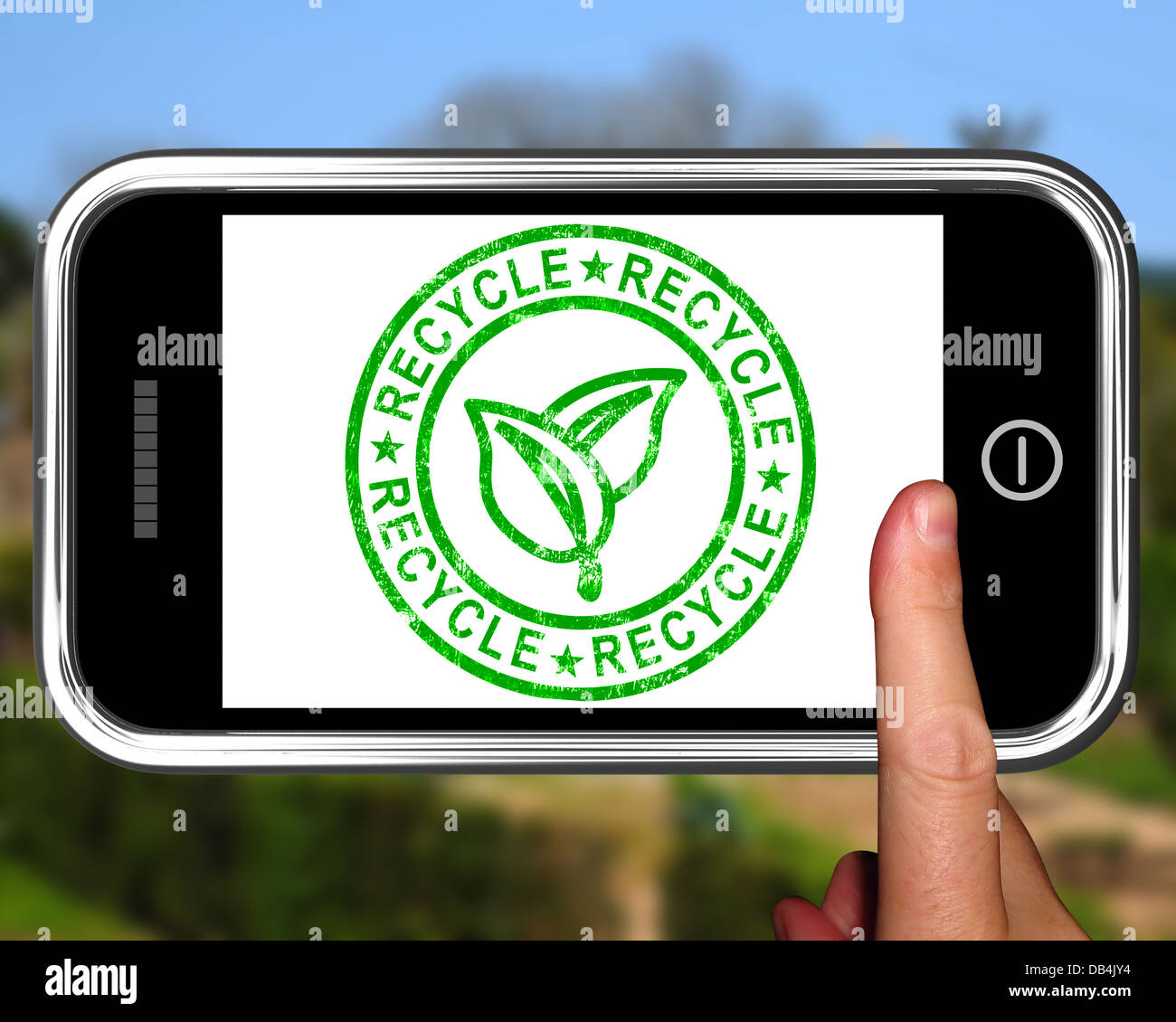 Recycling auf Smartphone zeigt Umweltvorsorge Stockfoto