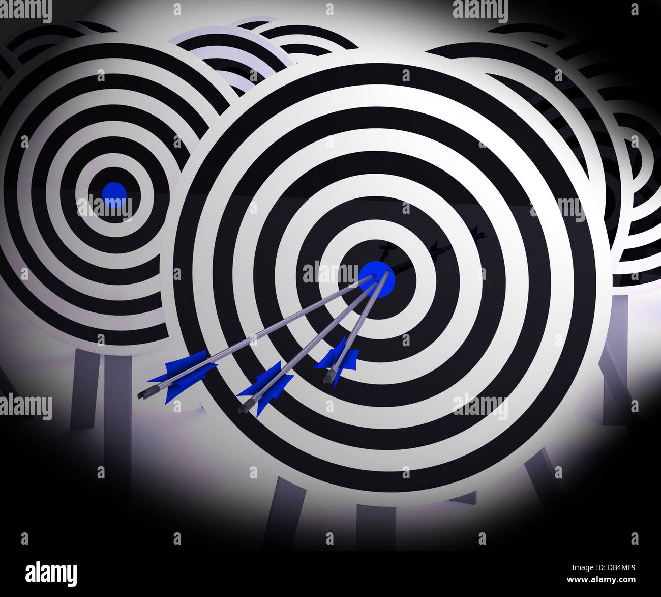 Dreifache Ziel zeigt fokussierte erfolgreiche Ziel Stockfoto