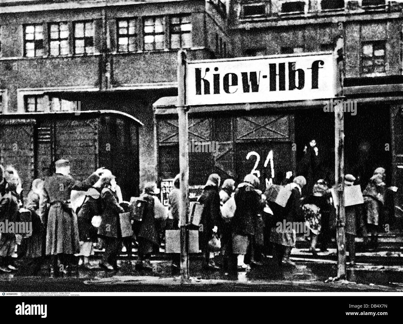 Nationalsozialismus / Nationalsozialismus, Verbrechen, Zwangsarbeit, ukrainische Frauen werden nach Deutschland, Kiew Hauptbahnhof, um 1943, zusätzliche-Rechte-Clearences-nicht verfügbar Stockfoto