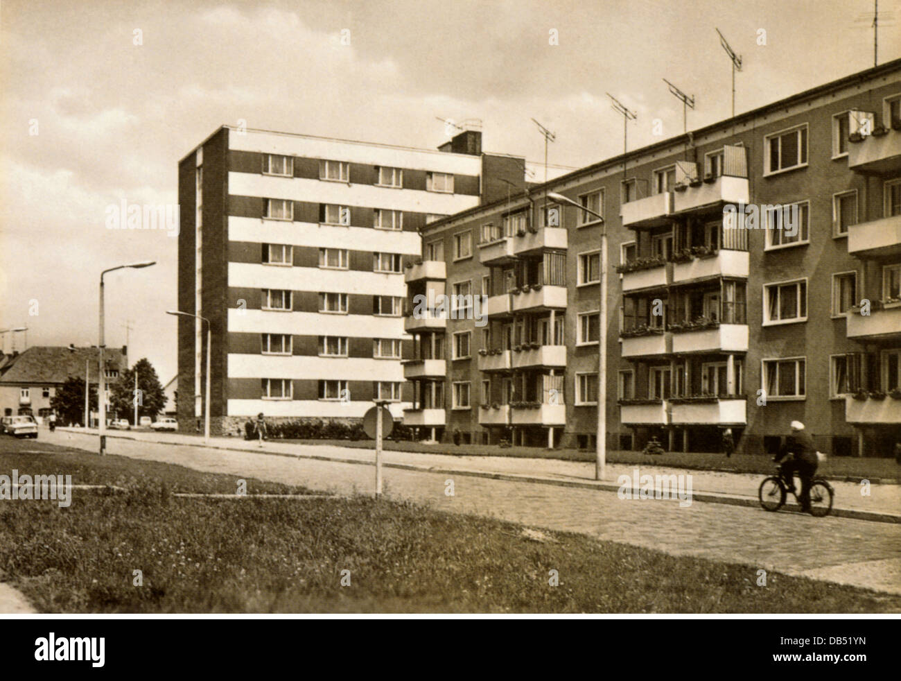 Geographie / Reisen, Deutschland, Wriezen, Rathausstraße mit Wohnblock, 70er Jahre, Additional-Rights-Clearences-not available Stockfoto