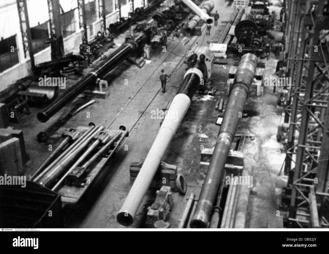 Industrie, Metall, Marine-Kanonenfabrik, Halle mit Kanonenfass Produktion, Italien, 1930er Jahre, , zusätzliche-Rechte-Clearences-nicht verfügbar Stockfoto