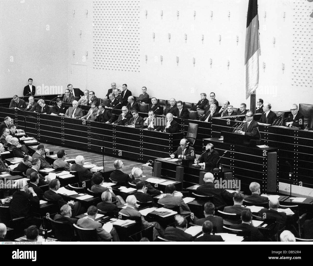Politik, parlament, Deutschland, Bundestag, erste Regierungserklärung von Bundeskanzler Willy Brandt, Bonn, 28.10.1969, Rede "sind mehr Demokratie", Zusatzrechte-Clearences-nicht vorhanden Stockfoto