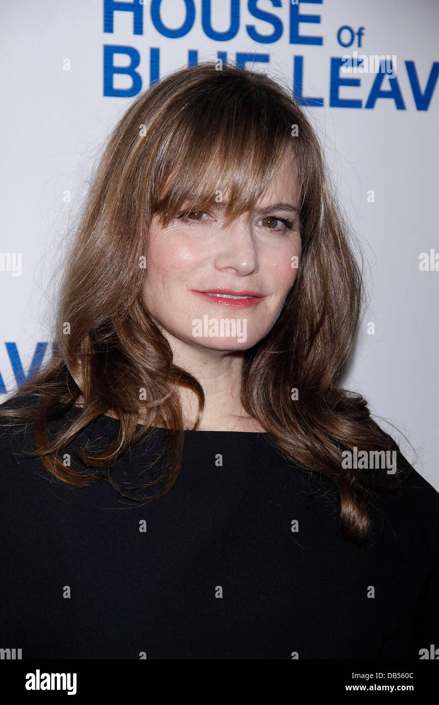 Jennifer Jason Leigh Öffnung Nacht nach der Party für die Broadway-Produktion von "The House Of Blue Leaves" hielt im Sardi Restaurant New York City, USA - 25.04.11 Stockfoto