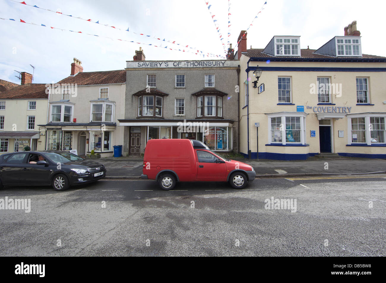 Thornbury ist eine altmodische Stadt seine unabhängige Unternehmen unterstützt. Stockfoto