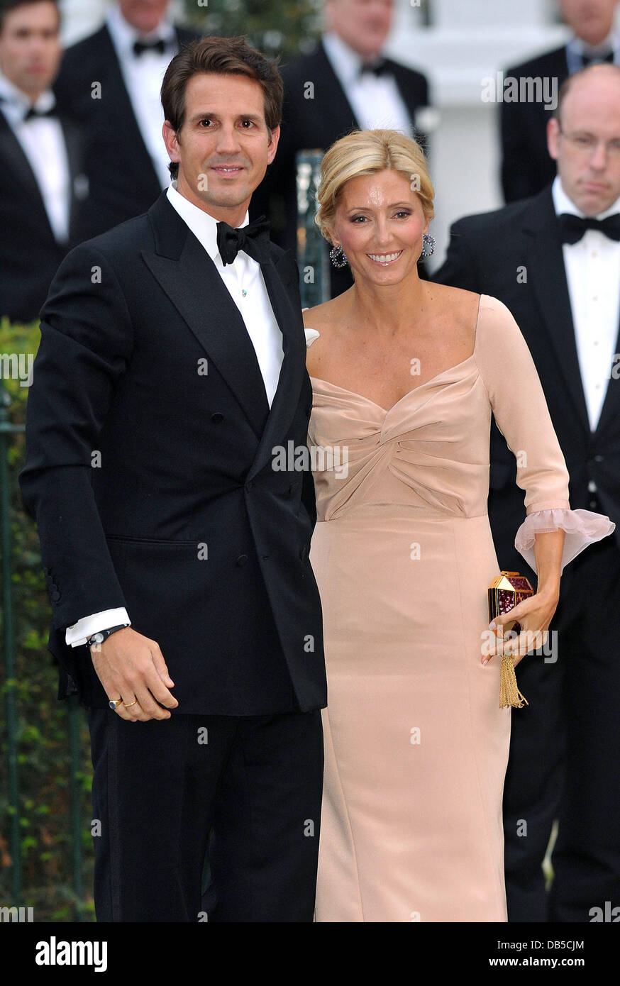 Kronprinz Pavlos von Griechenland (L) und Kronprinzessin Marie-Chantal von Griechenland (R) Royal Wedding - Dinner vor der Hochzeit statt im Mandarin Oriental Hyde Park - Ankünfte. London, England - 28.04.11 Stockfoto