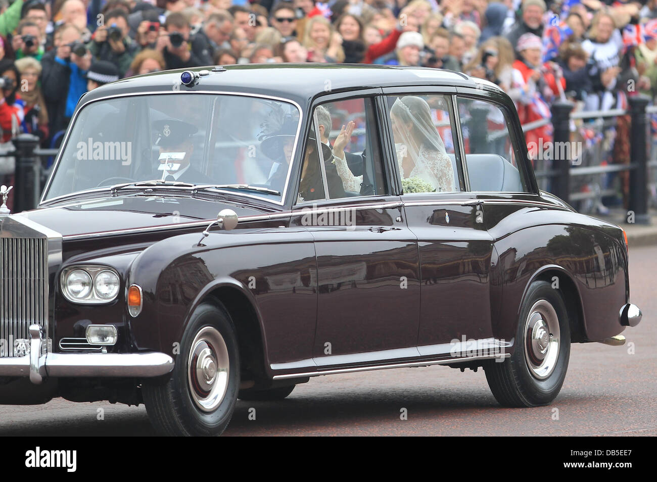 Catherine Middleton ankommen, die Hochzeit von Prinz William und Catherine Middleton - The Mall London, England - 29.04.11 Stockfoto