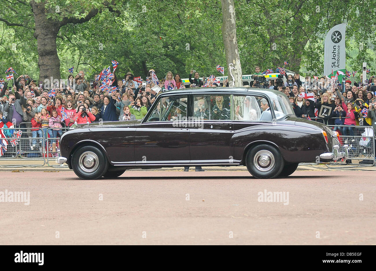 Catherine Middleton ankommen, die Hochzeit von Prinz William und Catherine Middleton - The Mall London, England - 29.04.11 Stockfoto