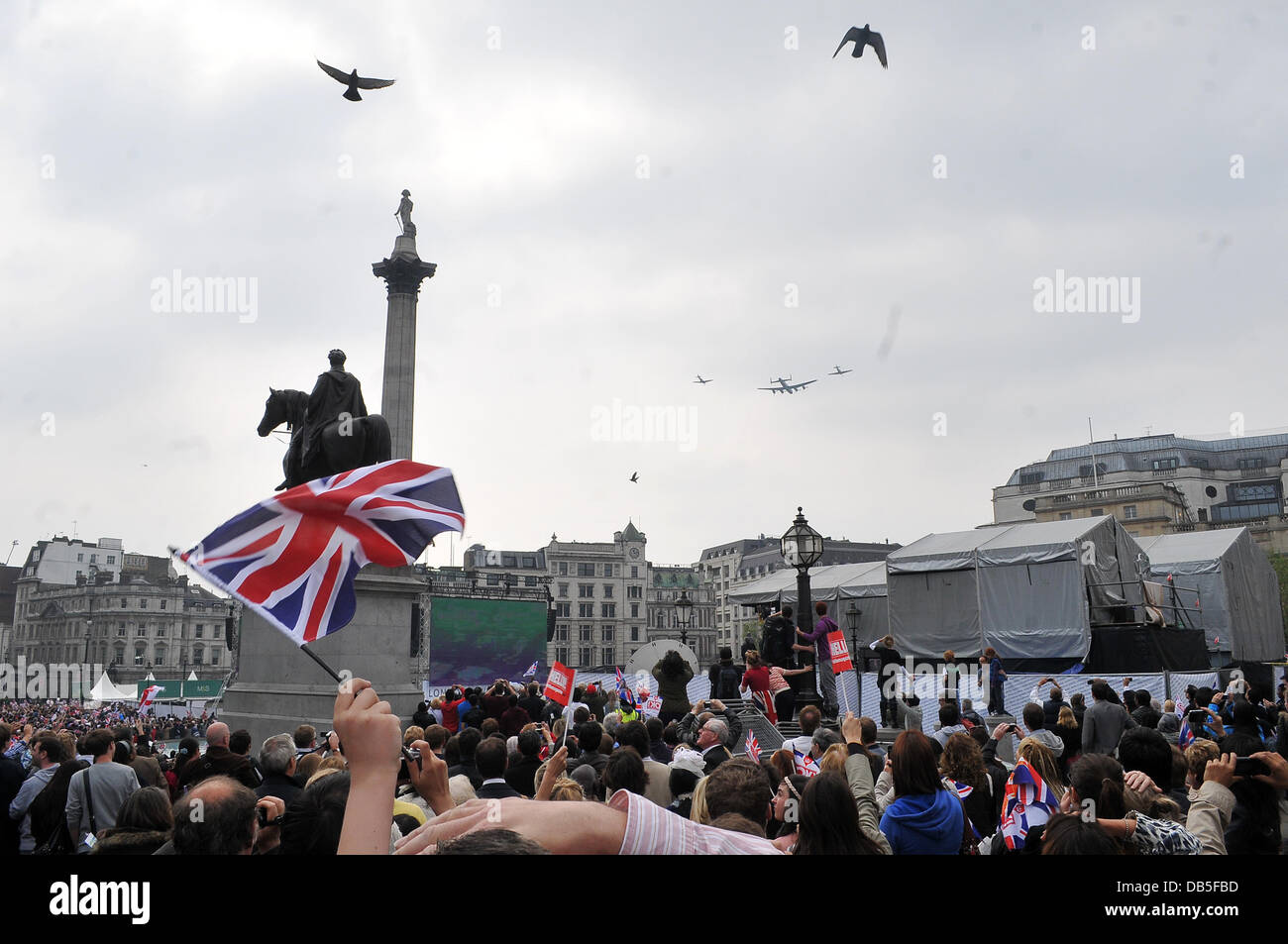 Die Hochzeit von Prinz William und Catherine Middleton - Vorbeiflug von der Royal Air Force und Battle of Britain Memorial Flight London, England – 29.04.11 Stockfoto