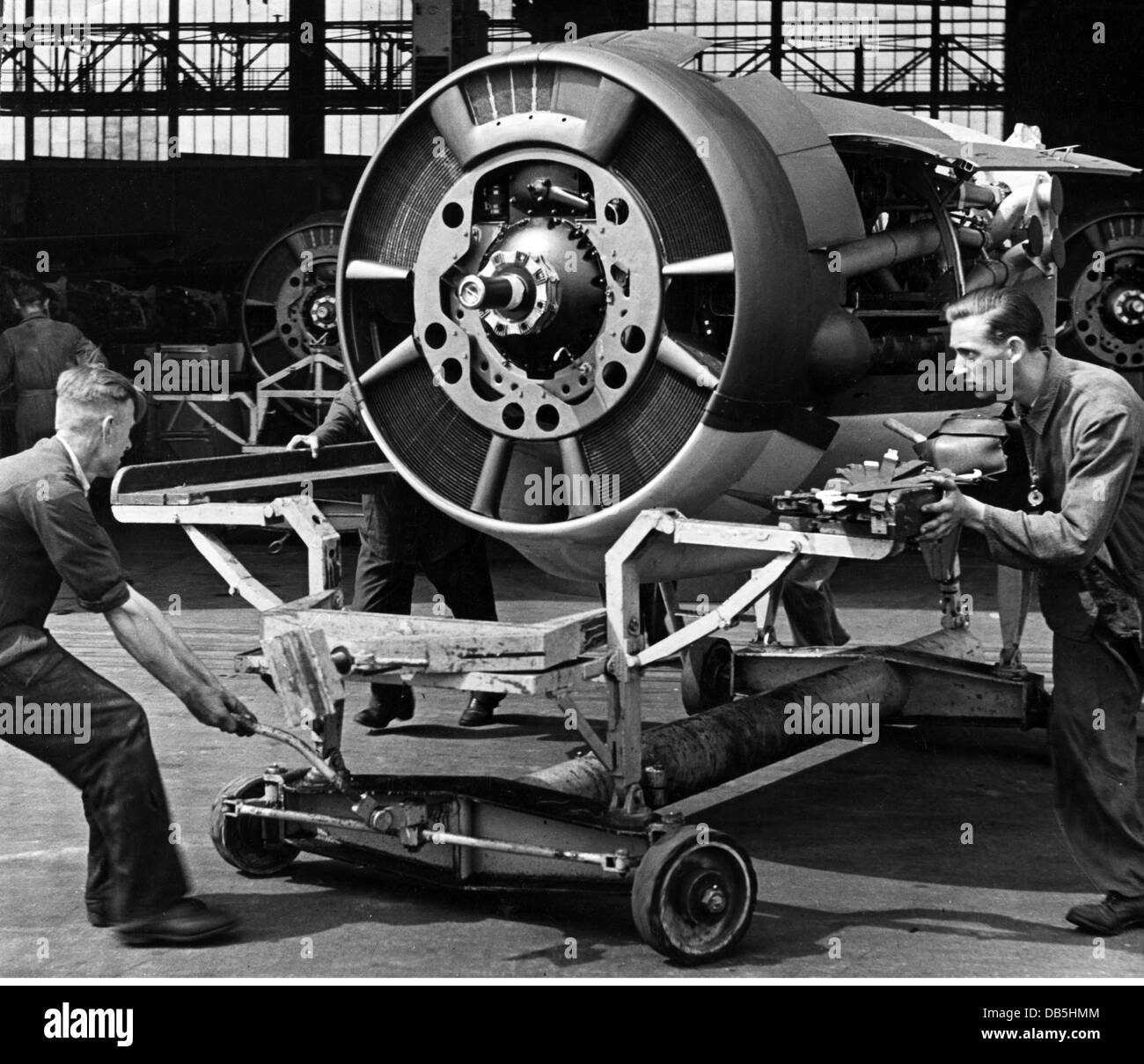Veranstaltungen, 2. Weltkrieg, Deutschland, Rüstungsindustrie, deutscher Flugzeugmotor JUMO 211 für einen Mittelbomber Junkers Ju 88, um 1942, Zusatzrechte-Abfertigung-nicht verfügbar Stockfoto