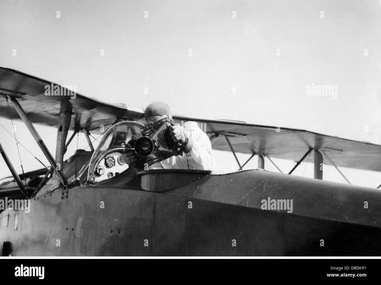 Militär, Italien, Luftwaffe, Flugschule der Regia Aeronautica, Beobachter mit Kamera, 1930er Jahre, Zusatzrechte-Clearences-nicht vorhanden Stockfoto