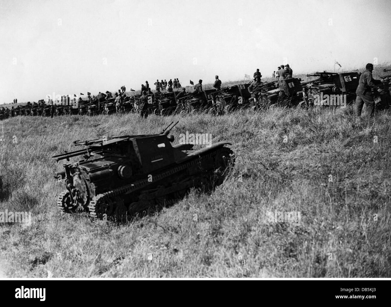 Militär, Italien, Armee, Panzerrennen in Italien, 1936, Tankette Carro Veloce CV-35 (L3/35) in der Startlinie, Zusatzrechte-Abfertigung-nicht verfügbar Stockfoto