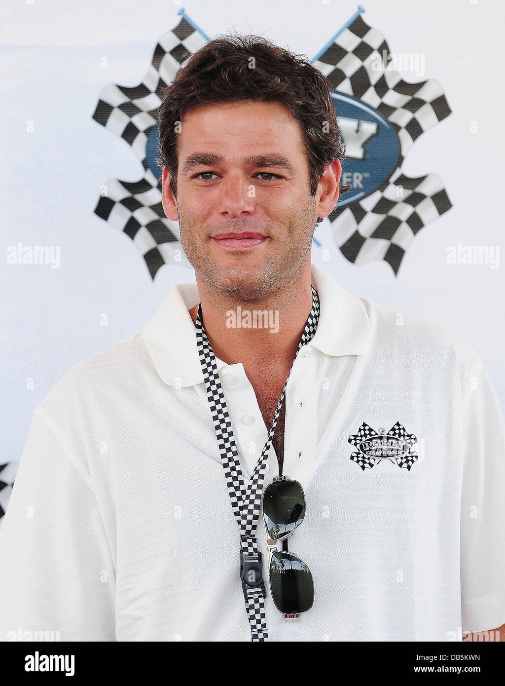 Schauspieler Ivan Sergei kommen bei der Rallye für Kinder mit Krebs