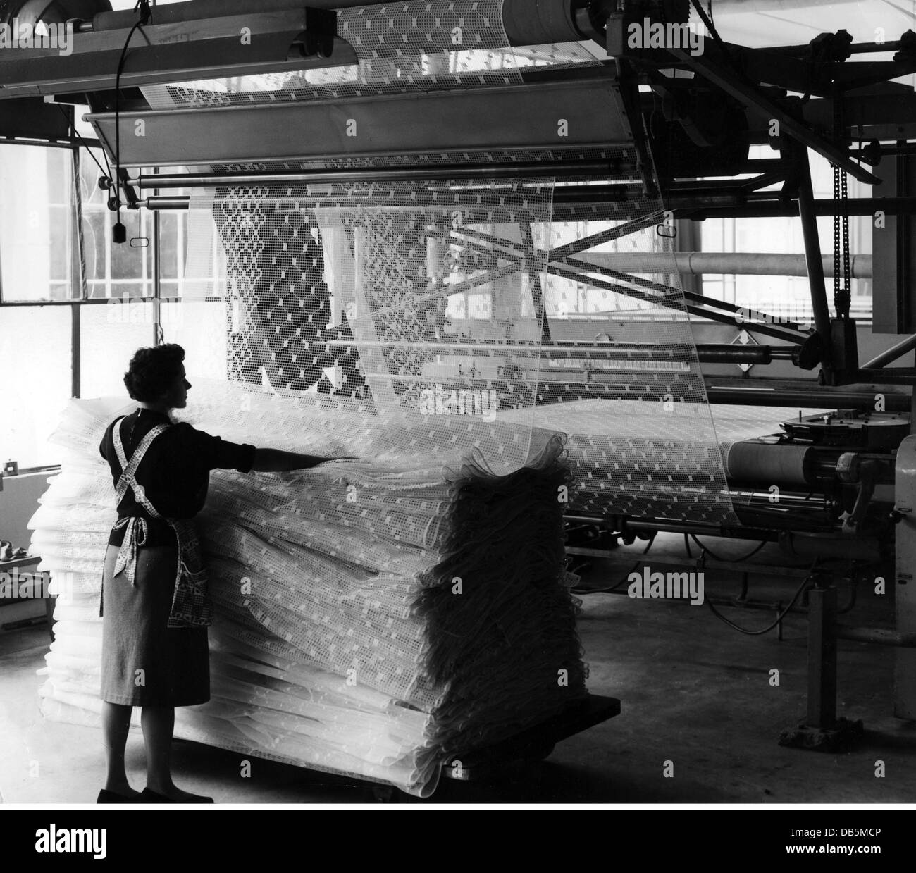 Industrie, Textilindustrie, Arbeiter in der Textilfabrik, Deutschland, um 1950, , Zusatz-Rechte-Clearences-nicht vorhanden Stockfoto