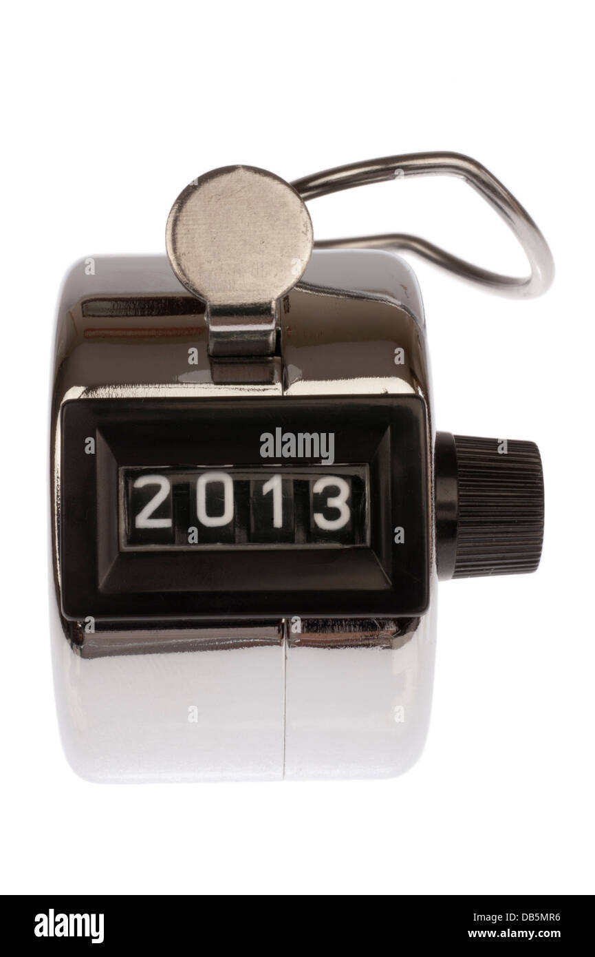 Chrome analogen Schrittzähler mit liegt Zähler bei das Jahr 2013 Stockfoto
