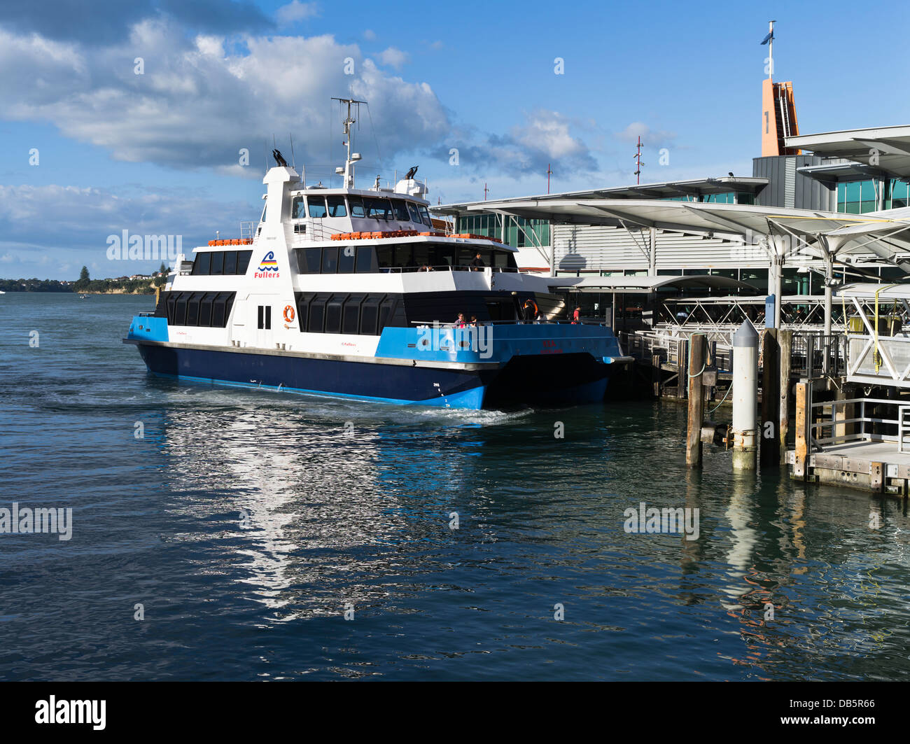 dh Auckland Hafen AUCKLAND NEW ZEALAND Katamaran Fähre Fullers Kea Auckland Hafen Fähren pier Stockfoto