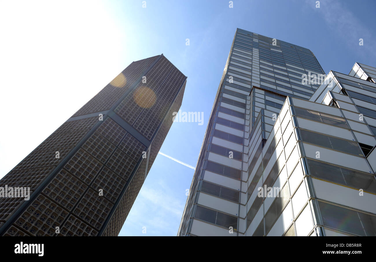 Die Kaiser-Wilhelm-Gedächtnis-Kirche ist umgeben von Gerüsten auf dem Breitscheidplatz-Platz in Berlin, Deutschland, 24. Juli 2013. Am 29. Juli ist die Entfernung des oberen Teils des Gerüstes geplant; die Entfernung des unteren Teils sind nur für Anfang 2014 geplant. Foto: RAINER JENSEN Stockfoto