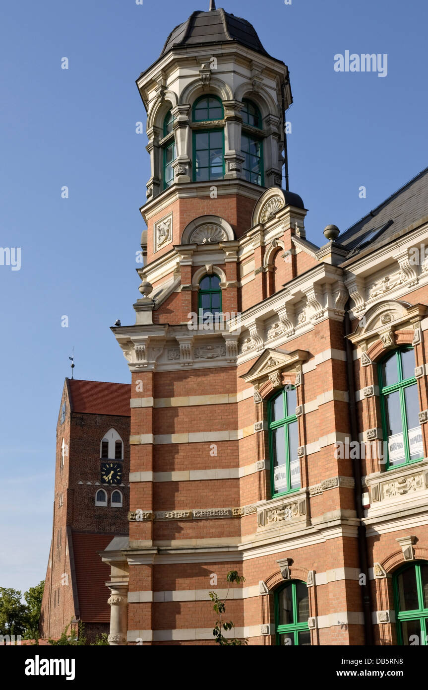 Detail des ehemaligen Kaiserliches Postamt, heute ein Hotel und Gasthausbrauerei, Parchim, Mecklenburg-Vorpommern, Deutschland. Stockfoto