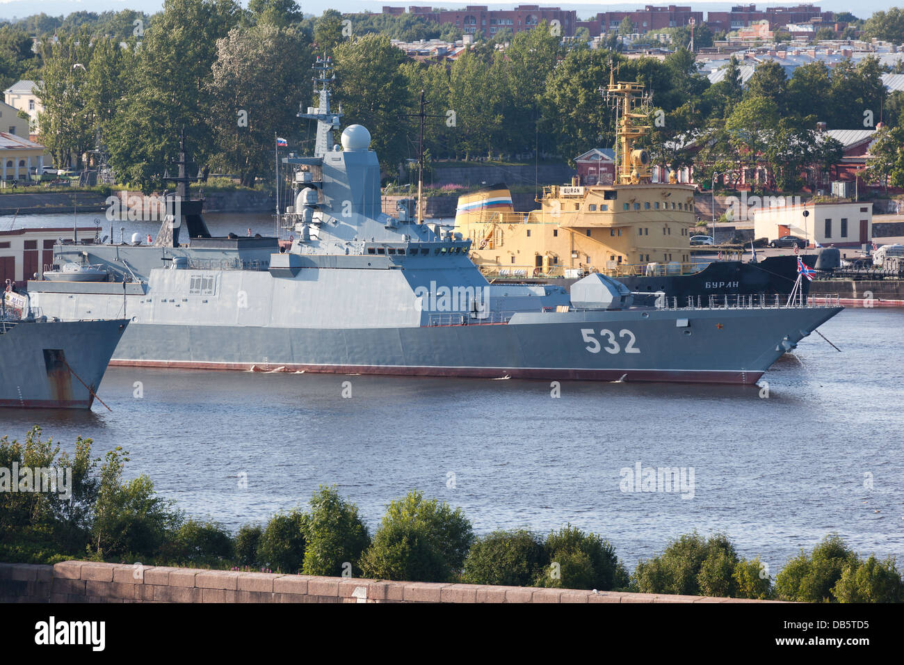 Russische neue Marine Schiffe im Hafen von Kronshtadt. (Steregushchy