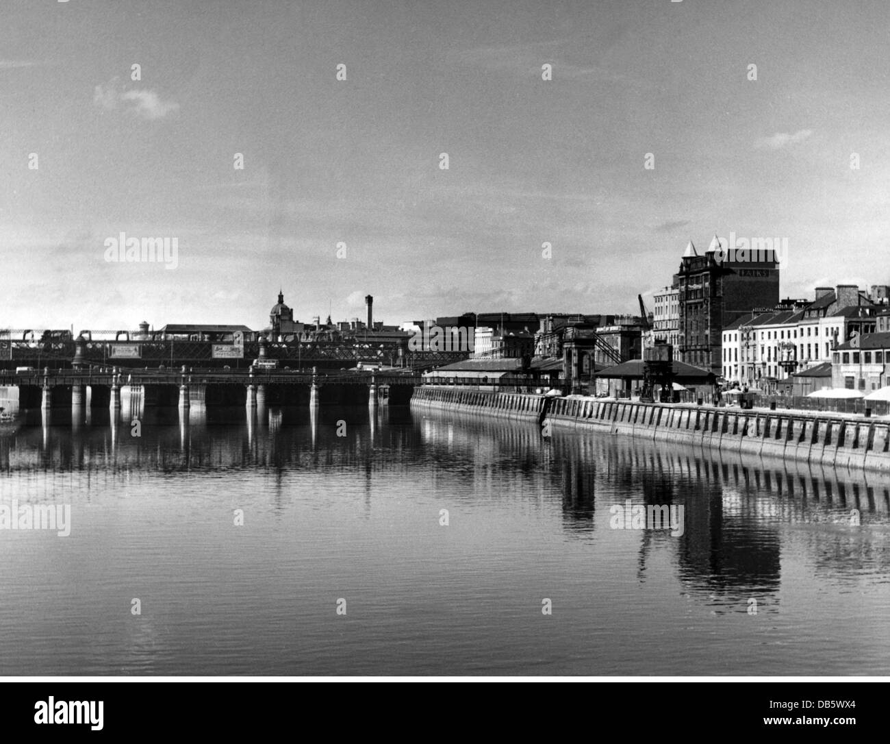 Geographie / Reisen, Großbritannien, Glasgow, Brücken, Bridge Street on the Clyde, Clyde Street, 1950er, 50er, 20. Jahrhundert, historisch, historisch, Westeuropa, Schottland, Fußgängerbrücke, Fußgängerbrücken, Eisenbahnbrücke, Pier, Docks, Zusatzrechte-Clearences-nicht vorhanden Stockfoto