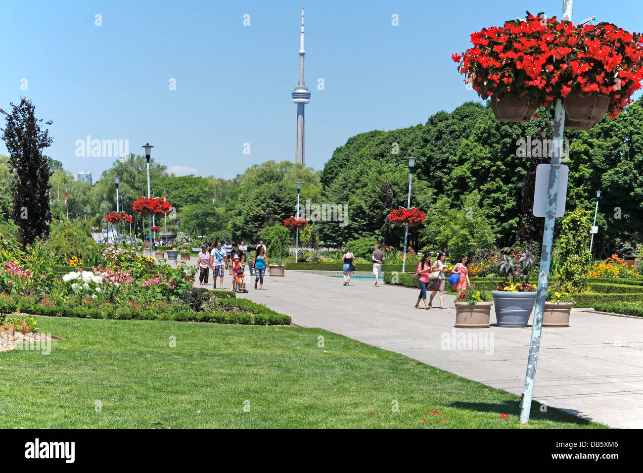 Toronto, Ontario; Kanada; Centre Island Park mit Toronto Skyline auf der Rückseite Boden und auch CN tower am Lake Ontario Stockfoto