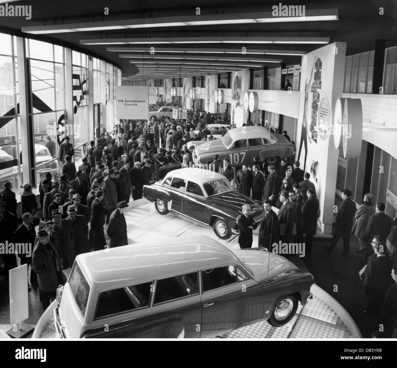 Geographie / Reisen, Ostdeutschland, Handel, Leipziger Frühjahrsmesse 1964, Autos, Wartburg 1000, VEB Automobilwerk Eisenach (AWE), März 1967, Auto, Ausstellung, automobil Werke, Leipziger Bezirk, Sachsen, Mitteleuropa, 1960er, 1960er, 1960er, 20. Jahrhundert, historisch, historisch, Menschen, Zusatz-Rechteklärung-nicht vorhanden Stockfoto