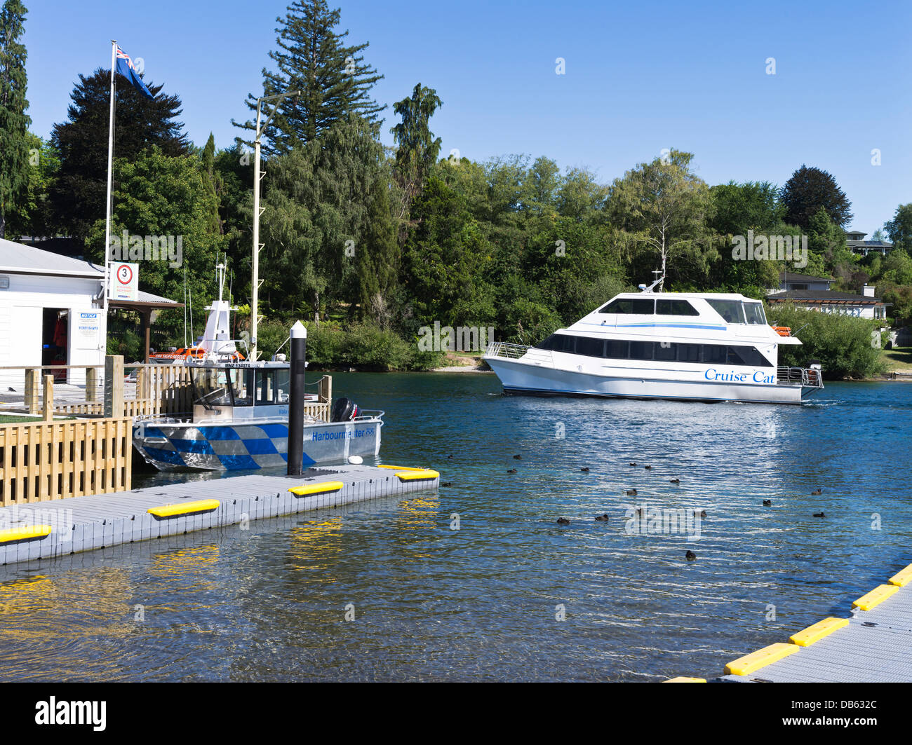 dh Taupo Hafen TAUPO Neuseeland Kreuzfahrt Cat Katamaran touristische Reise Lake Taupo Kreuzfahrten Stockfoto
