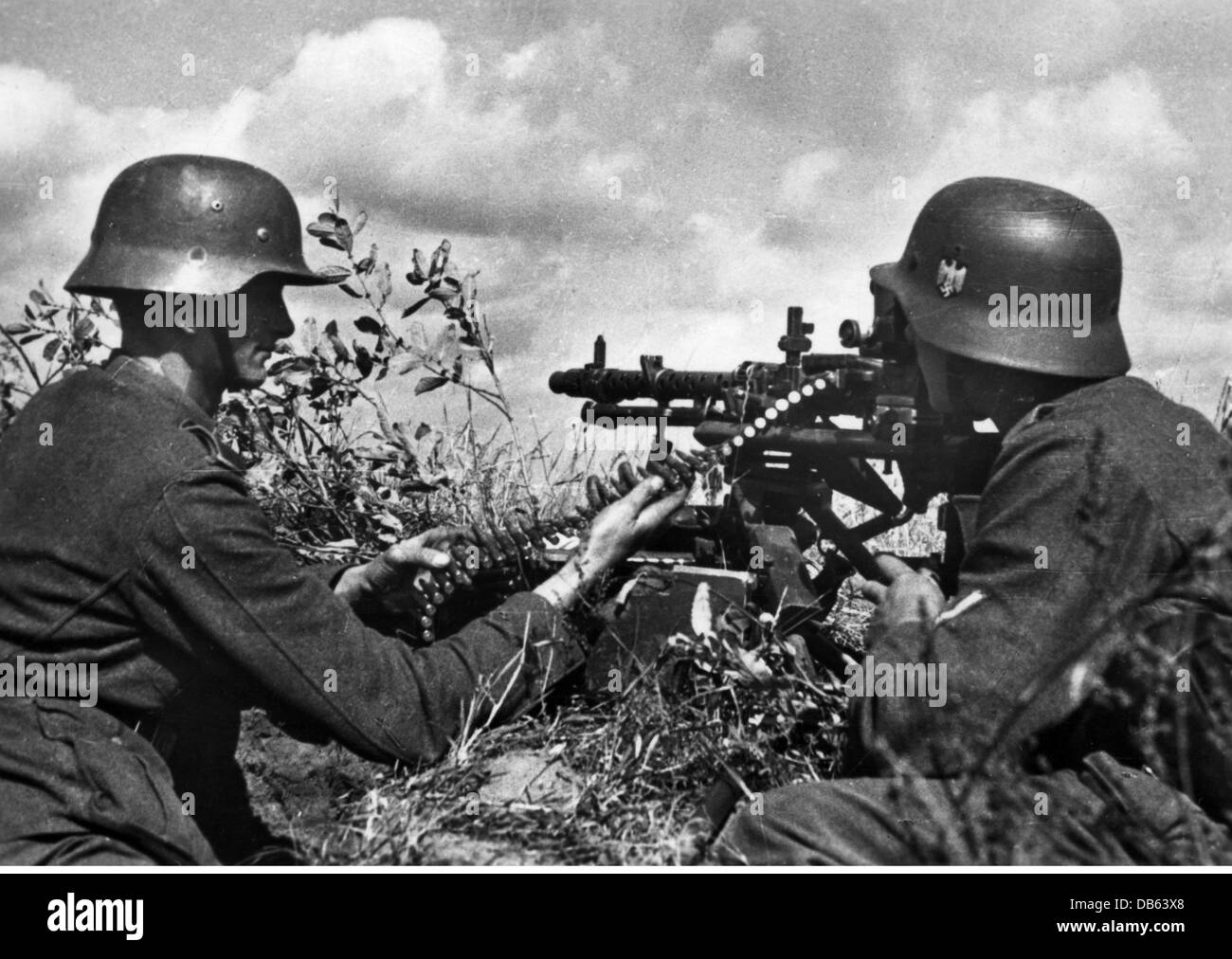 Ereignisse, 2. Weltkrieg, Sowjetunion, Operation 'Barbarossa' (Deutsche Invasion der Sowjetunion), Heeresgruppenzentrum, Weißrussland, Maschinengewehrschützen der 19. Panzerdivision im Einsatz bei Baravucha, Sommer 1941, Zusatzrechte-Clearences-nicht verfügbar Stockfoto