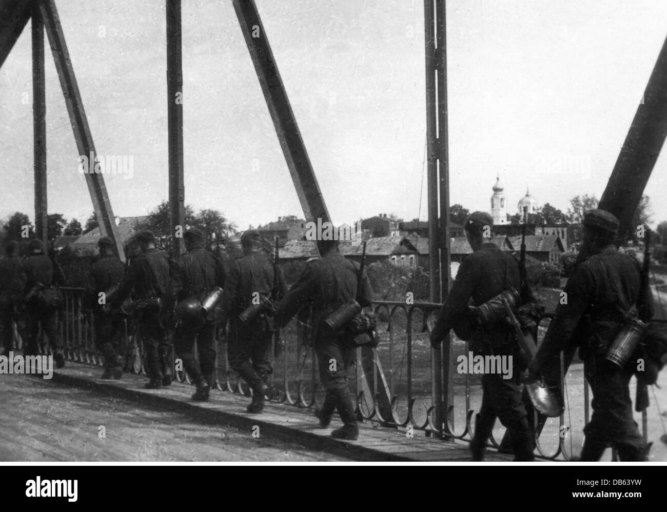 Ereignisse, 2. Weltkrieg, Sowjetunion, Operation 'Barbarossa' (Deutsche Invasion der Sowjetunion), Heeresgruppenzentrum, Weißrussland, Soldaten der 19. Panzerdivision in Dzisna an der Daugava, 3.7.1941, Zusatzrechte-Clearences-nicht vorhanden Stockfoto
