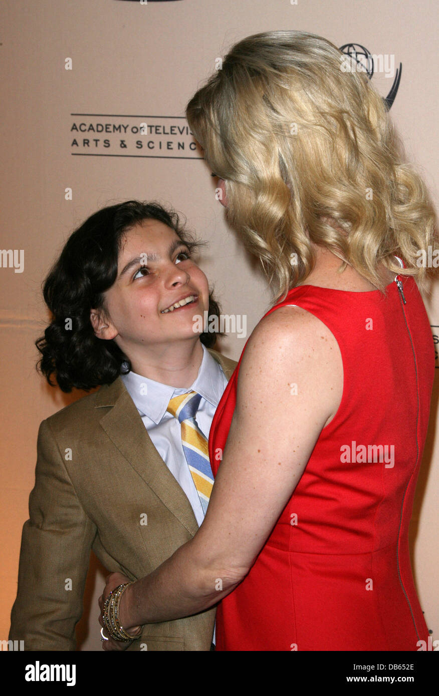 Max Burkholder und Monica Potter The Academy of Television Arts & Sciences 4. Jahrestagung "Television Academy ehrt" Gala statt im The Beverly Hills Hotel - Ankunft Los Angeles, Kalifornien - 05.05.11 Stockfoto