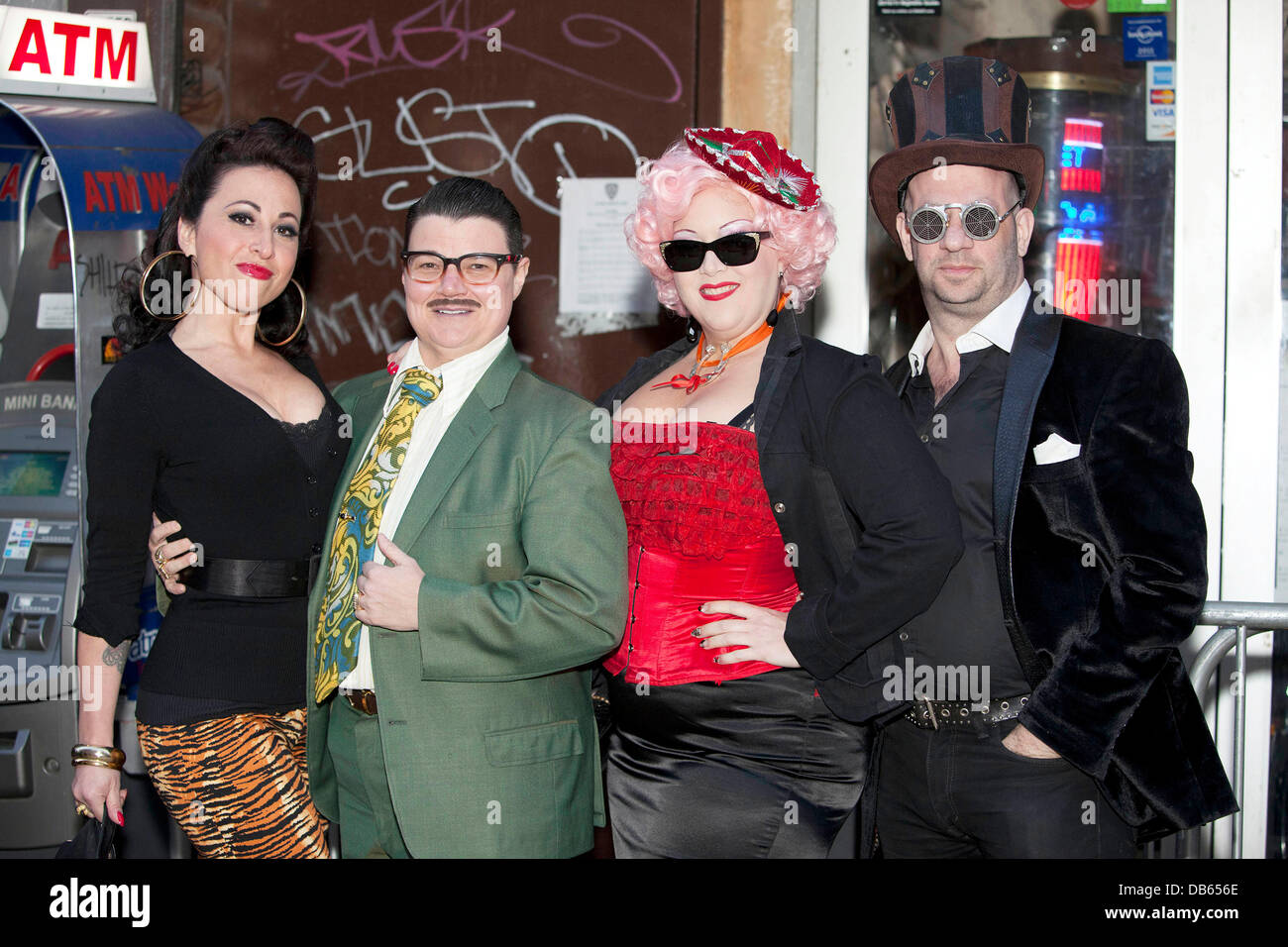 Angie Pontani, Murry Hill, Dirty Martini, Jeremy Dita Von Teese startet ihre neue Signatur cocktail "The Cointreau MargaDita' in Los Feliz New York City, USA - 05.05.11 Stockfoto