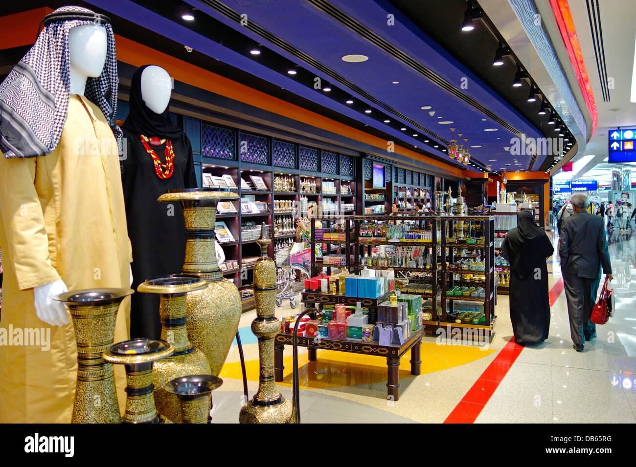 Duty free Shop am Dubai International Airport. Dubai, Vereinigte Arabische Emirate. Stockfoto