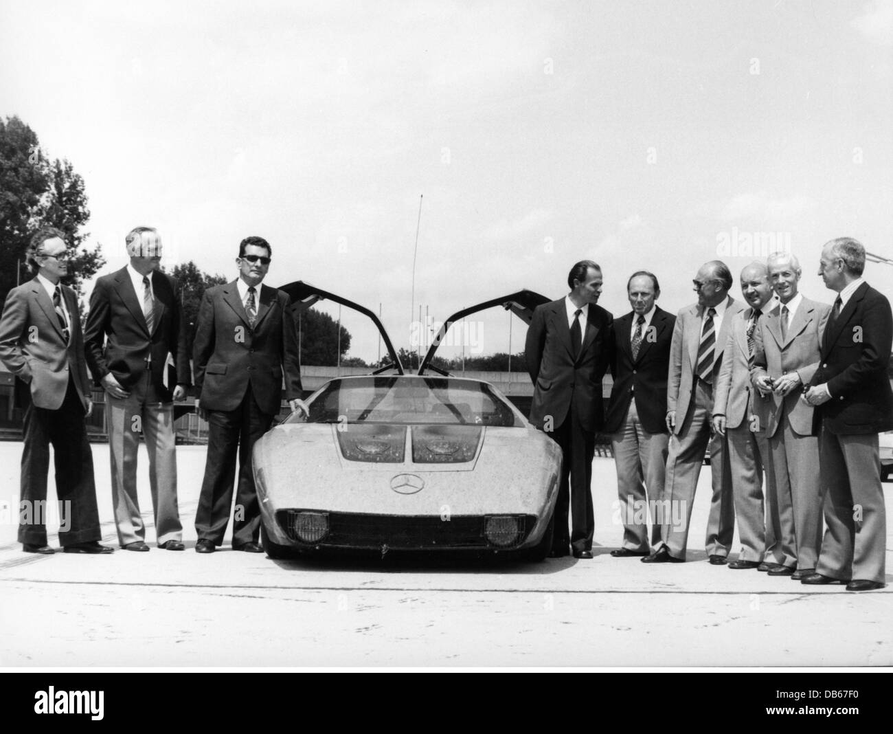 Transport / Transport, Autos, Mercedes-Benz C 111 Rennwagen, Rekordfahrt, Nardo, Apulien, 29./30.4.1978, Zusatzrechte-Abfertigung-nicht vorhanden Stockfoto