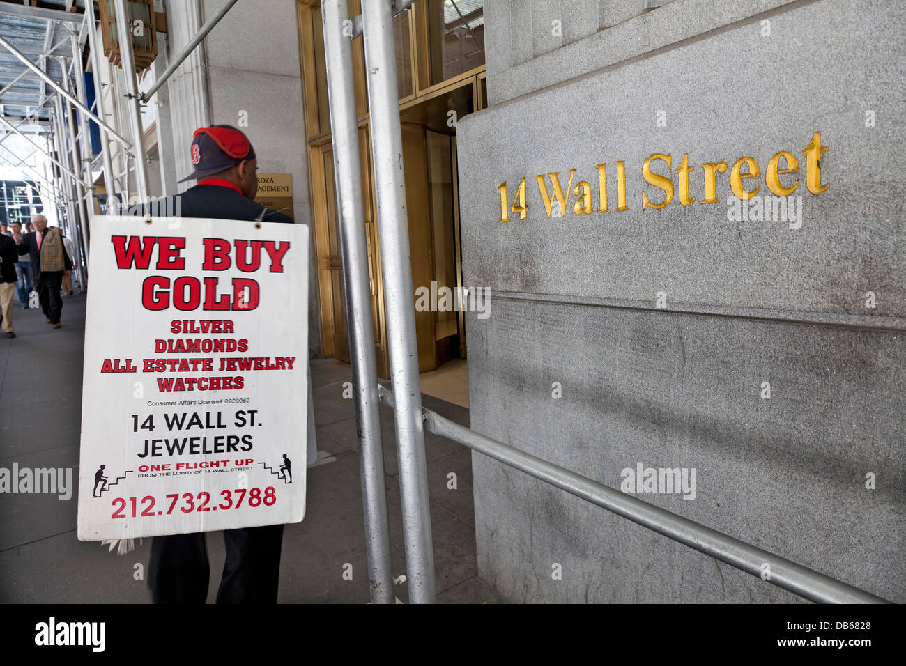 Werbung zum Kauf von Gold in Wall Street, New York City Stockfoto