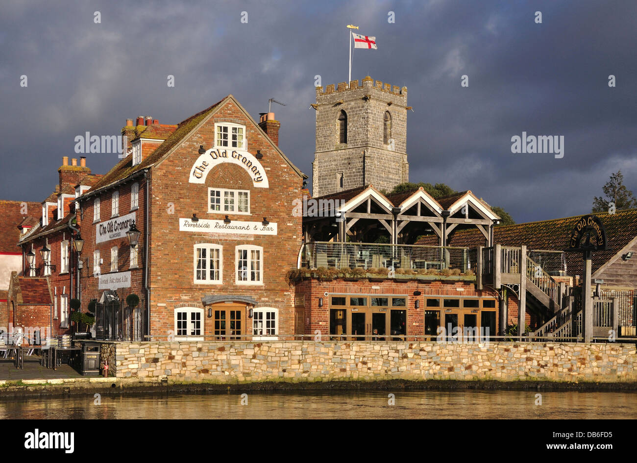 Eine Ansicht von Wareham mit dem Fluss und Pfarrei Kirche Dorset Stockfoto