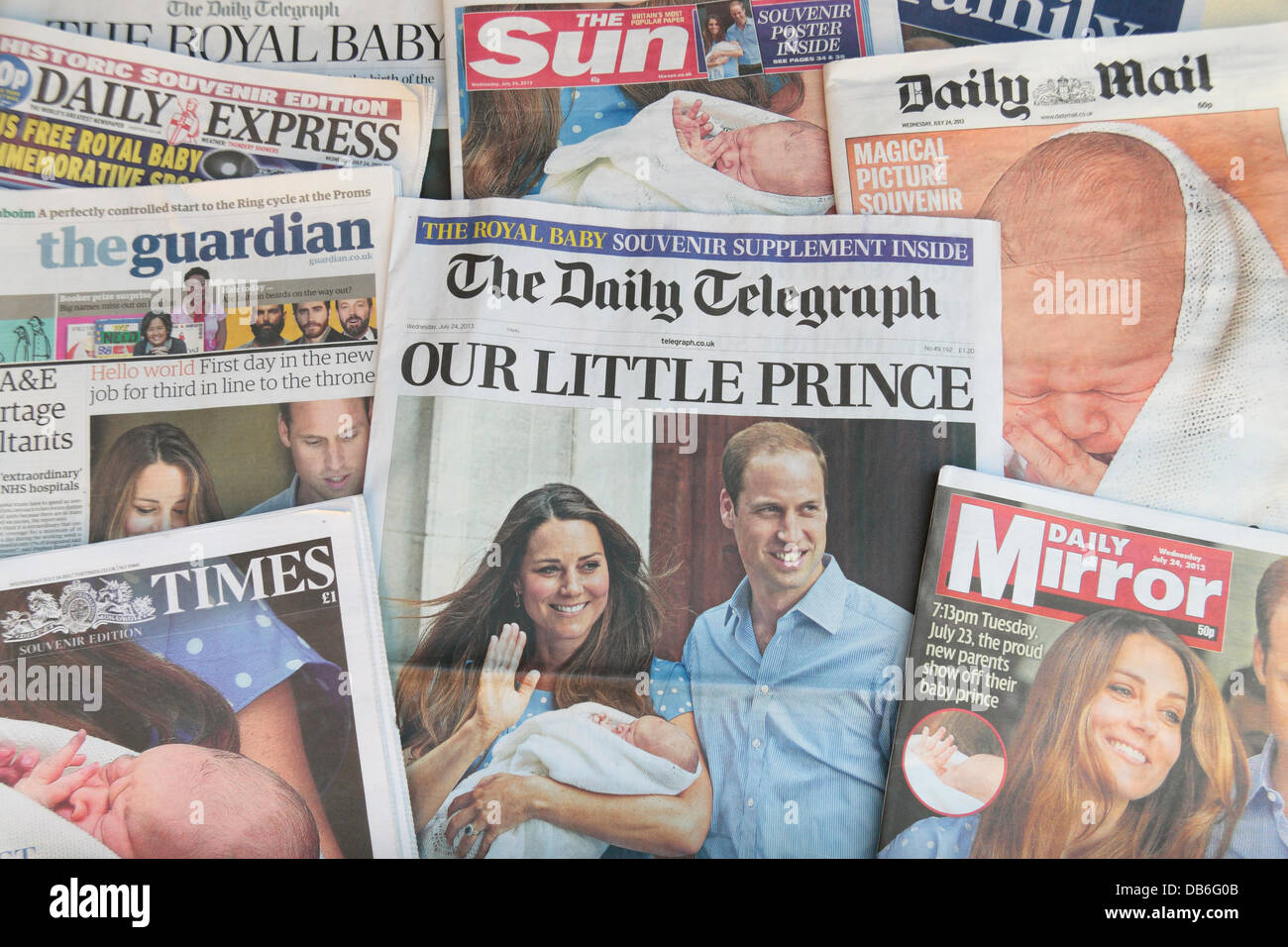 Königliche BABY UK Tageszeitung Reaktion auf Mittwoch, 24. Juli 2013 als Duke & Herzogin von Cambridge die Lindo Flügel von Str. Marys Krankenhaus in London verließ (sie links auf Dienstag, 23. Juli 2013) nach der Geburt ihres Sohnes am Montag, 22. Juli 2013. Bildnachweis: Maurice Savage/Alamy Live-Nachrichten Stockfoto