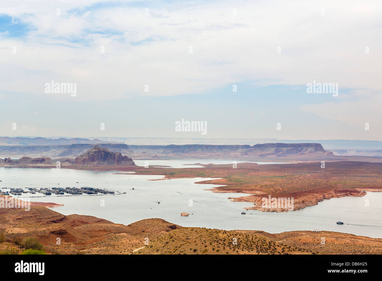 Blick über den Lake Powell an Wahweap, in der Nähe von Page, Arizona, USA Stockfoto