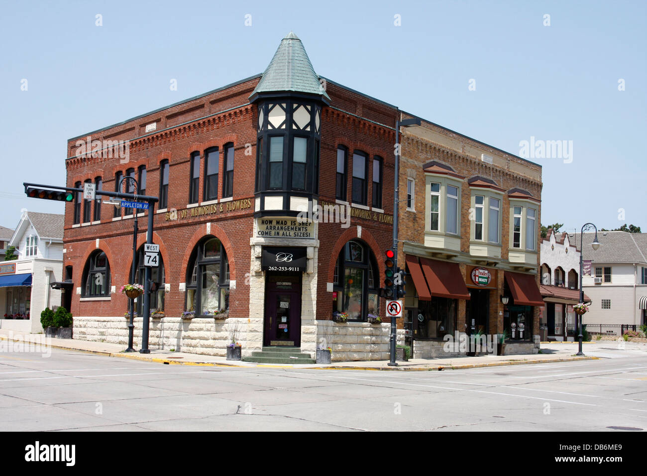 Historisches Gebäude in Menomonee Falls Wisconsin auf Main Street USA. Bank der Erinnerungen Stockfoto